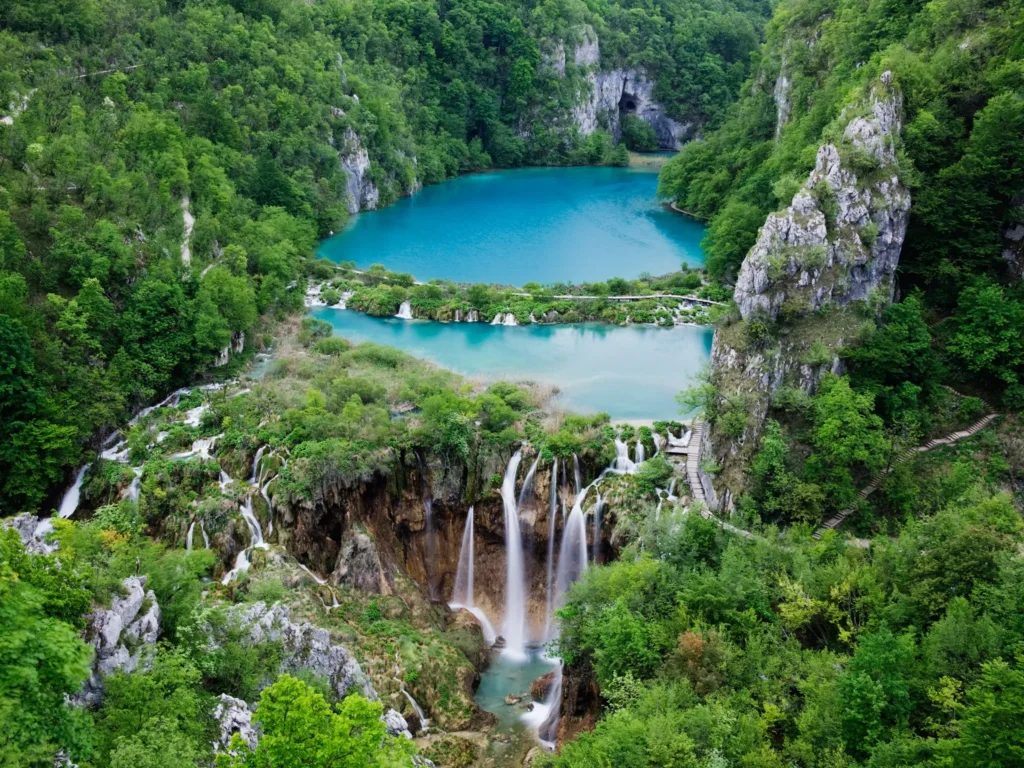 Surga Tersembunyi: Menjelajahi Daerah Wisata Terindah di Dunia - Plitvice Lakes Nasional Park Kroasia