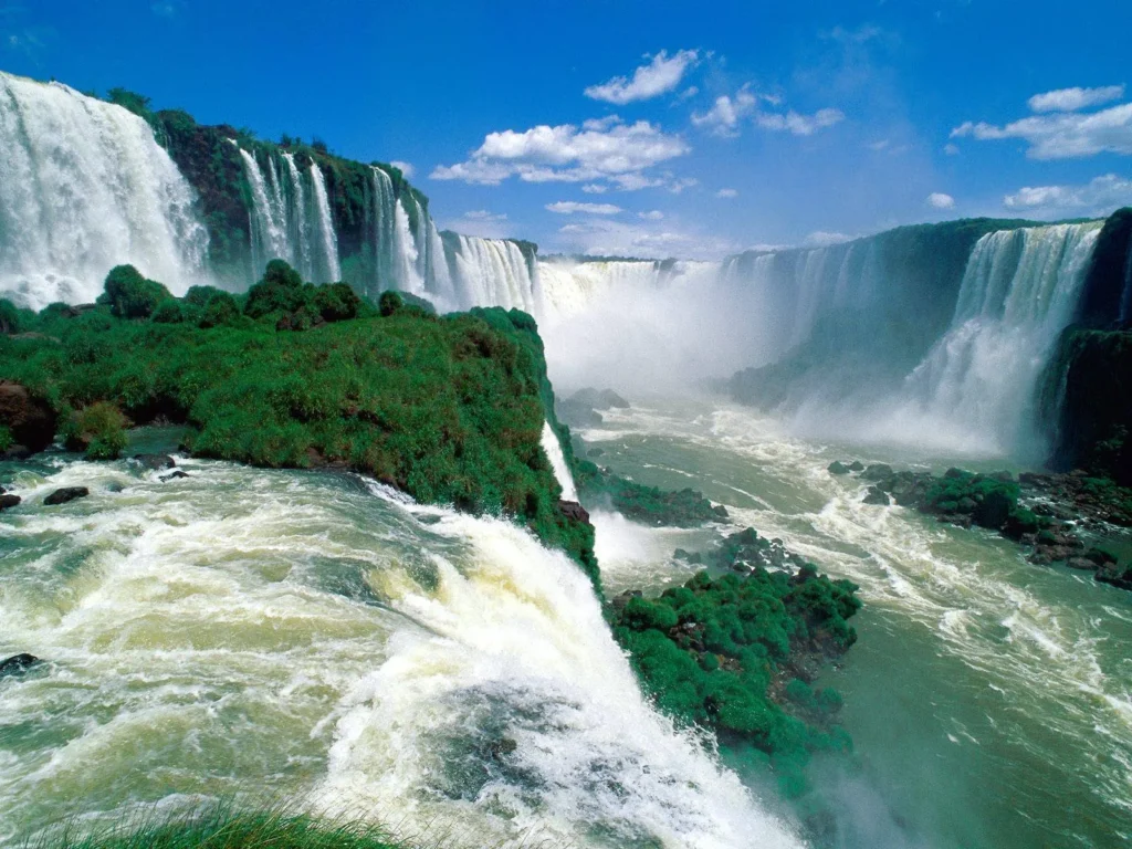 Air Terjun Paling Terkenal di Dunia: Iguaçu Falls - Brazil