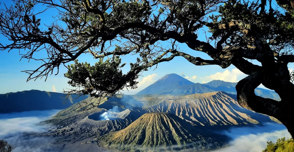 Destinasi Wisata Alam di Indonesia yang Wajib Dikunjungi: Gunung Bromo